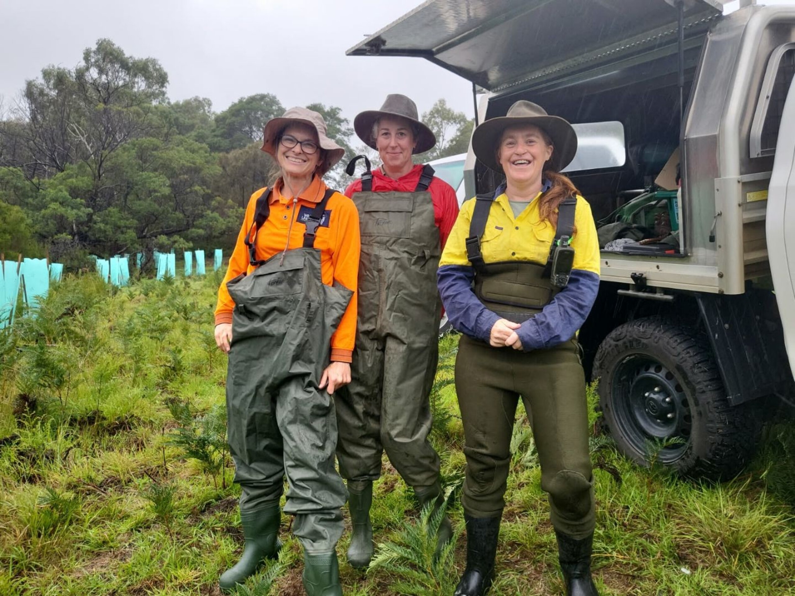 WaderCrewFromGlenda Waterbug sampling team